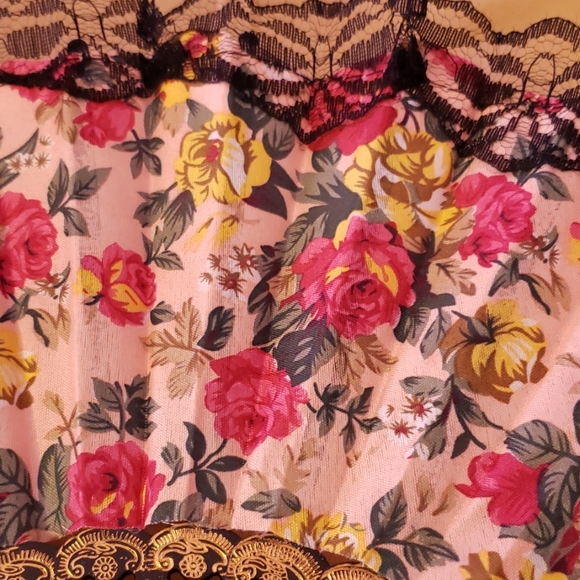 Pink & Black Floral Fan - Picture 2 of 6
